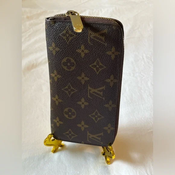 Louis Vuitton Monogram Zippy Wallet - Picture 3 of 16